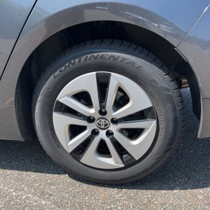 صورة مصغرة 18 لـ 2017 Toyota PRIUS THREE