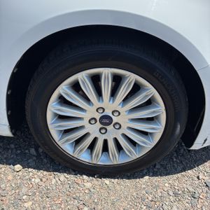 صورة 20 لـ 2013 FORD FUSION HYBRID SE