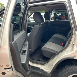 صورة مصغرة 34 لـ 2010 JEEP GRAND CHEROKEE LAREDO