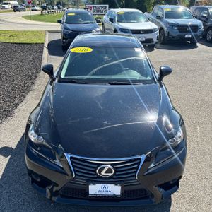 صورة 15 لـ 2016 Lexus IS 300 BASE