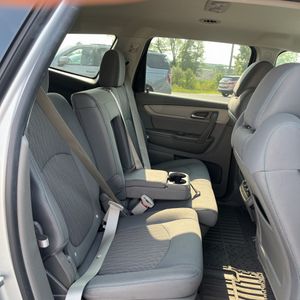2017 Chevrolet TRAVERSE LS — миниатюра 35