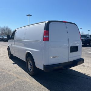CHEVROLET EXPRESS 2500 - 5
