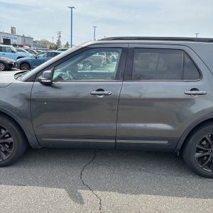 FORD EXPLORER XLT - 4