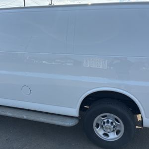 CHEVROLET EXPRESS 2500 - 6