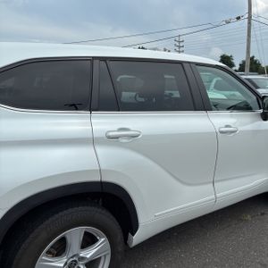 2023 Toyota HIGHLANDER LE photo 9