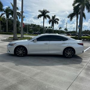 صورة 3 لـ 2024 Lexus ES 300H BASE