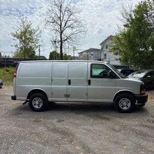 CHEVROLET EXPRESS 2500 - 10