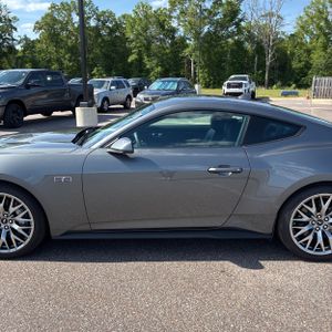 FORD MUSTANG GT PREMIUM - 3