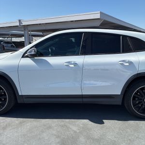 MERCEDES-BENZ GLA - 4