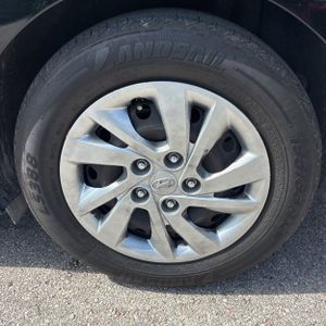 2019 Hyundai ELANTRA SE — миниатюра 18