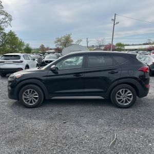 HYUNDAI TUCSON SE PLUS - 3