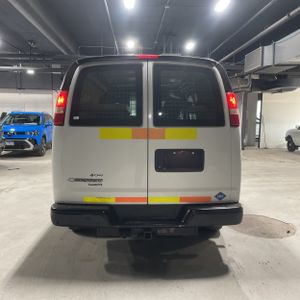 CHEVROLET EXPRESS 2500 - 7