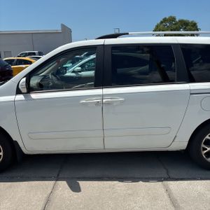 KIA SEDONA LX - 4