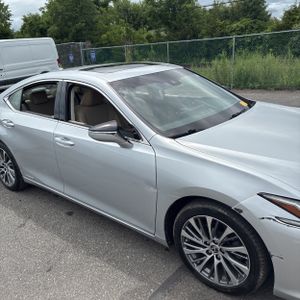 صورة مصغرة 13 لـ 2019 Lexus ES 300H BASE