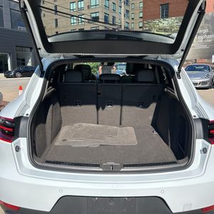 صورة 44 لـ 2018 Porsche MACAN BASE