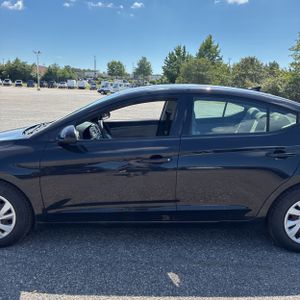 صورة 4 لـ 2017 Hyundai ELANTRA SE