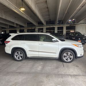 صورة 10 لـ 2015 Toyota HIGHLANDER LIMITED PLATINUM