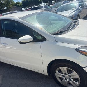 صورة مصغرة 12 لـ 2017 KIA FORTE LX