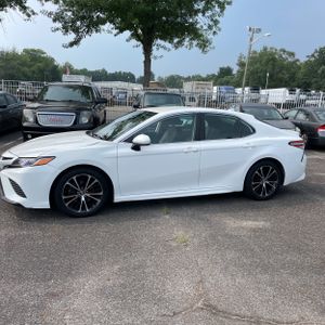 2020 Toyota CAMRY SE photo 3