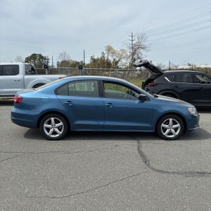 VOLKSWAGEN JETTA 1.4T S - 10