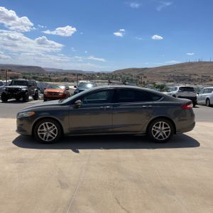 FORD FUSION SE - 3