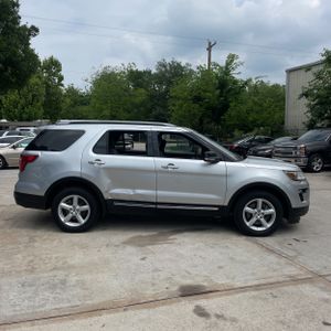 FORD EXPLORER XLT - 10