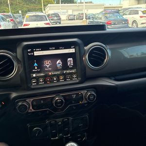 صورة 36 لـ 2022 JEEP WRANGLER UNLIMITED SAHARA