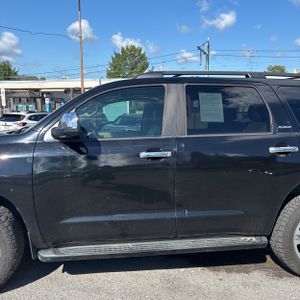 2010 Toyota SEQUOIA PLATINUM photo 4