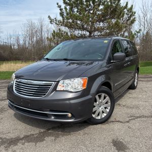 CHRYSLER TOWN AND COUNTRY TOURING - 1