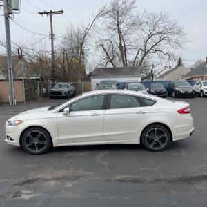 FORD FUSION SE - 3