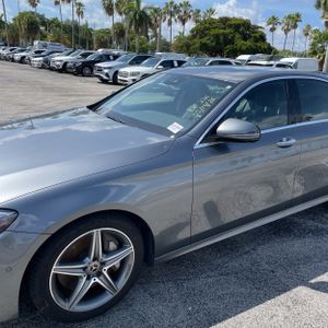 2018 Mercedes-BENZ E-CLASS 照片 2