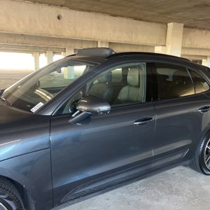 2024 Porsche MACAN photo 4