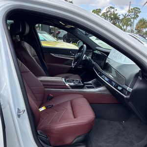 صورة مصغرة 32 لـ 2025 BMW I7 EDRIVE50