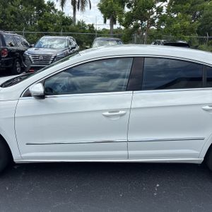 2010 Volkswagen CC SPORT photo 4