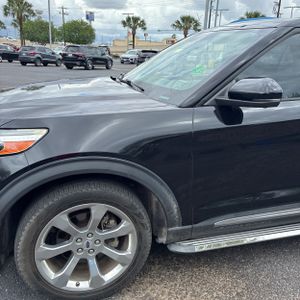 FORD EXPLORER PLATINUM - 2