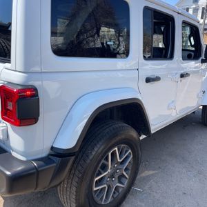 JEEP WRANGLER 4-DOOR SAHARA 4X4 - 9