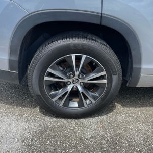 صورة 19 لـ 2016 Toyota HIGHLANDER XLE