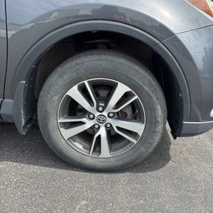 صورة 19 لـ 2017 Toyota RAV4 XLE