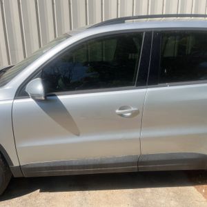 VOLKSWAGEN TIGUAN 2.0T S - 4