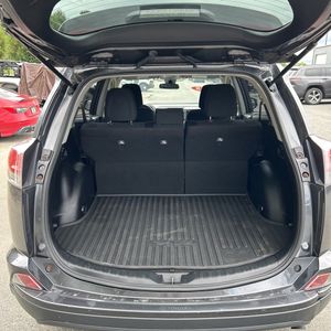 2018 Toyota RAV4 LE — фото 42