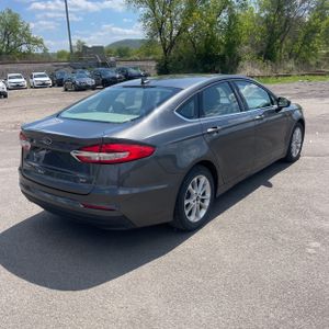 FORD FUSION SE - 8