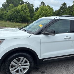 FORD EXPLORER XLT - 2