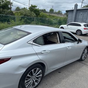 صورة 9 لـ 2019 Lexus ES 300H BASE
