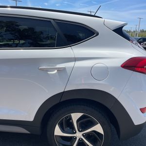 HYUNDAI TUCSON VALUE - 6