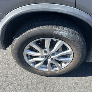 2018 Nissan ROGUE S thumbnail 18
