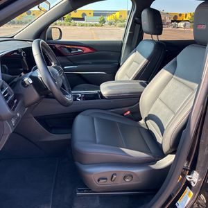2025 Chevrolet TRAVERSE Z71 缩略图 32