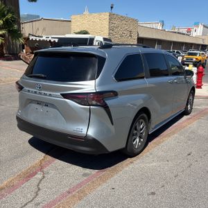 2023 Toyota SIENNA XLE 7-PASSENGER photo 8