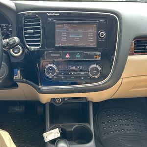 2015 Mitsubishi OUTLANDER SE thumbnail 38
