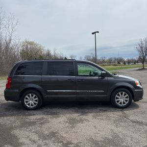 CHRYSLER TOWN AND COUNTRY TOURING - 10