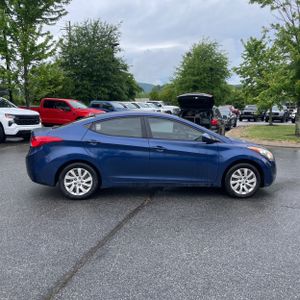 HYUNDAI ELANTRA - 10